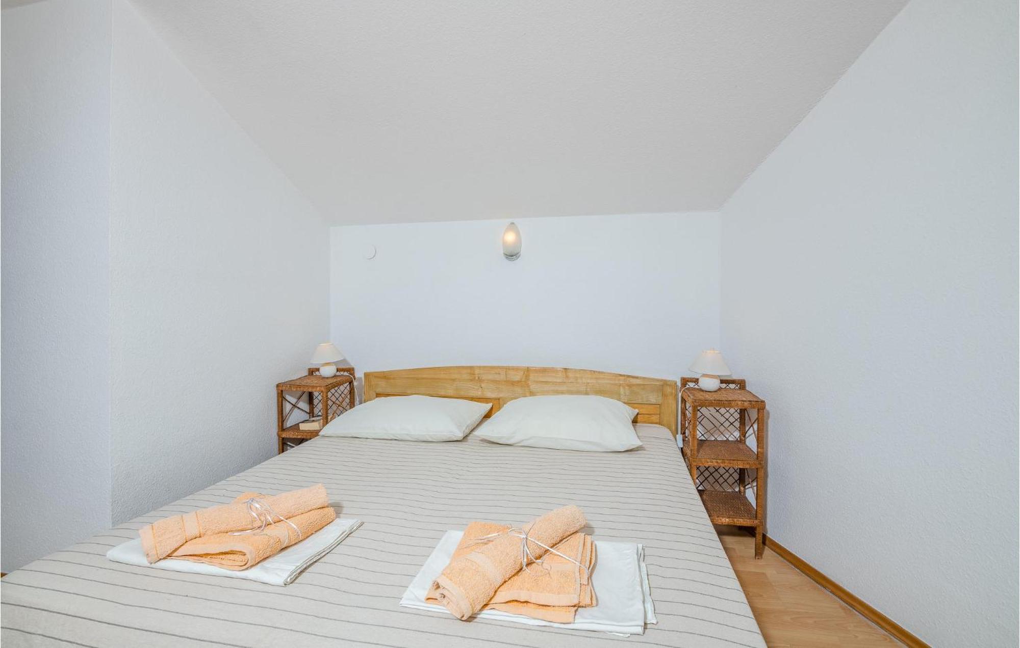 Amazing Home In Malinska Dubasnica With Wifi Extérieur photo
