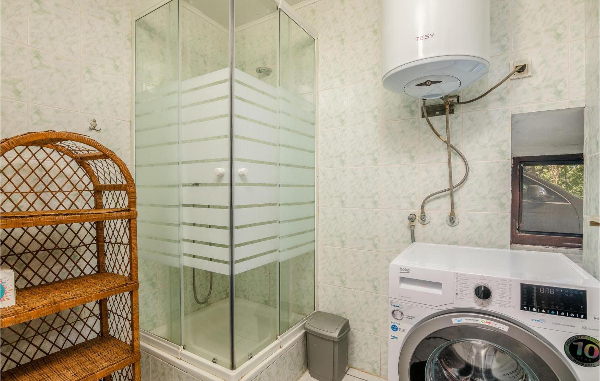 Amazing Home In Malinska Dubasnica With Wifi Extérieur photo
