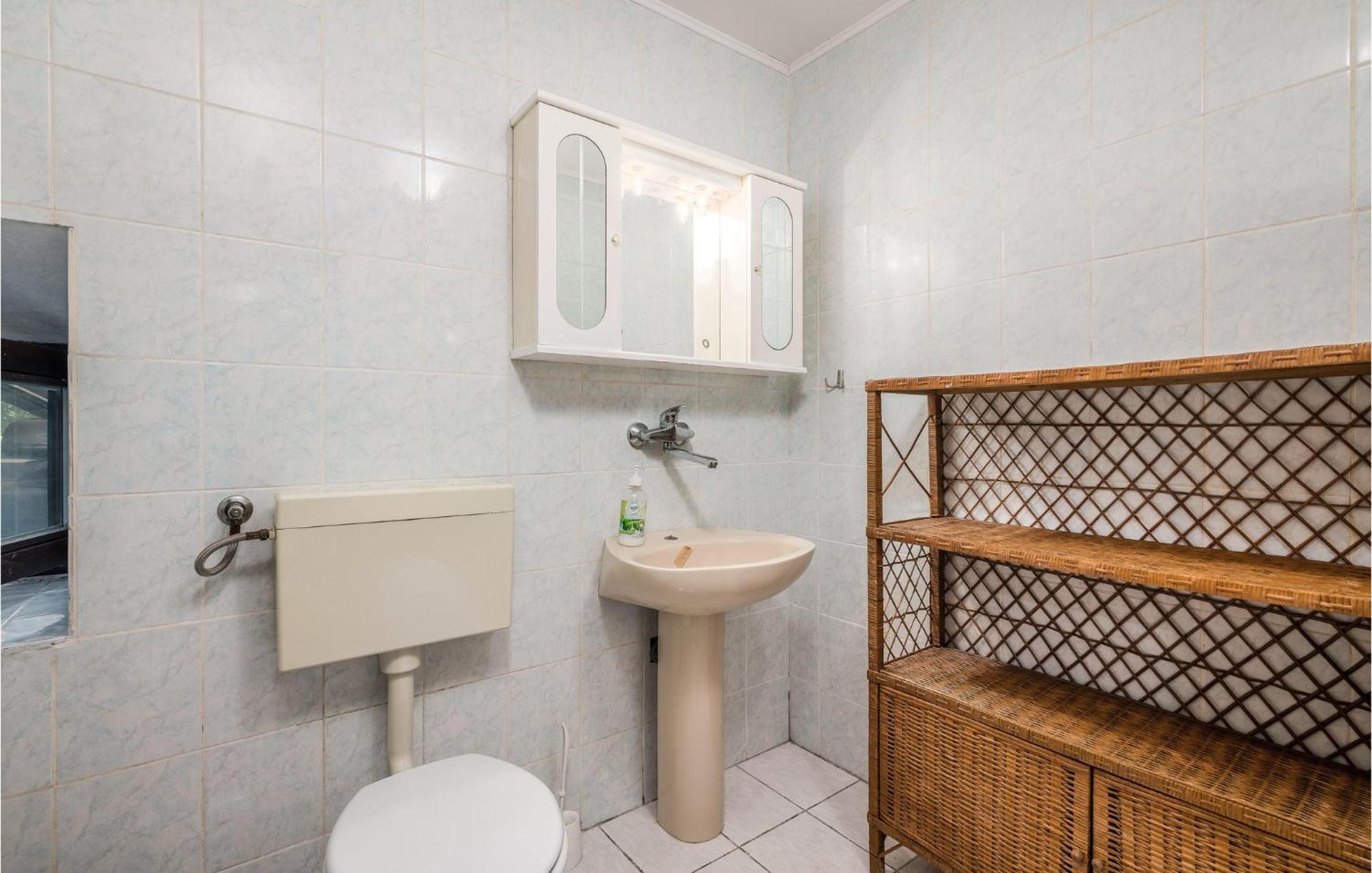 Amazing Home In Malinska Dubasnica With Wifi Extérieur photo